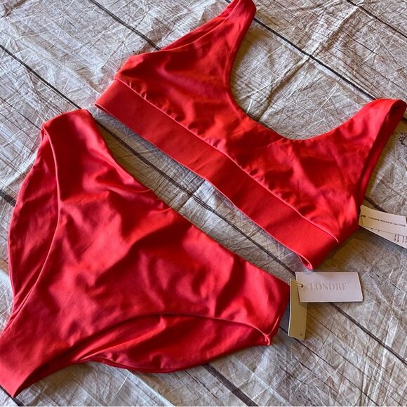 Londre Bodywear Sports Scoop Top, High Leg Scrunch Bottom Fiesta Red Size XL NEW - Picture 5 of 13